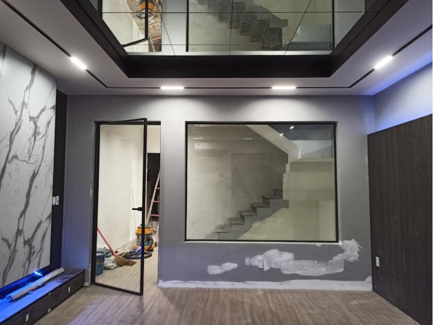 Hình ảnh sản phẩm cửa nhôm slim mở quay