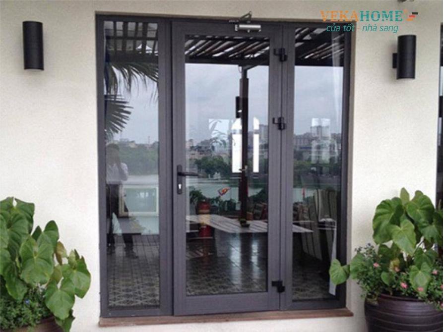 Hình ảnh cửa có sử dụng bản lề 4D