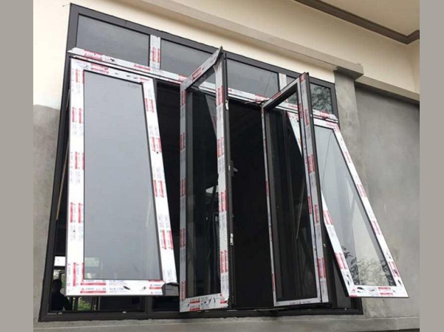 Hình ảnh cửa sổ mở quay hất