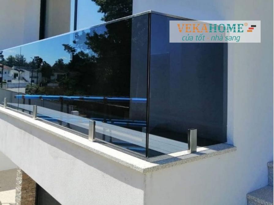 Ứng dụng của kính màu đen