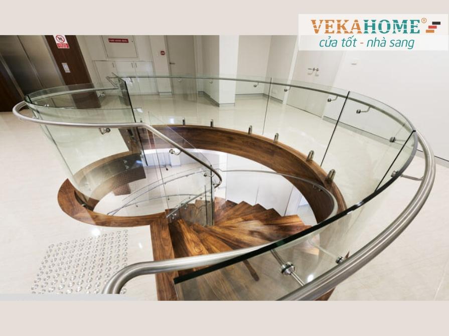 Mẫu lan can cầu thang kính cường lực đẹp