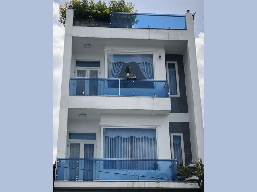 Mẫu lan can ban công kính cường lực đẹp