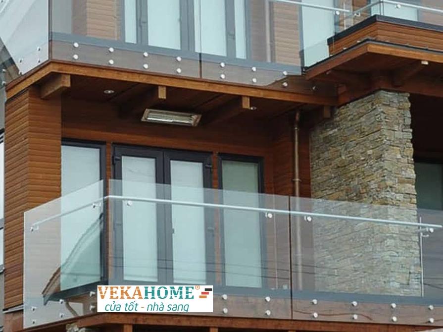 Gợi ý cho bạn mẫu lan can kính ban công đẹp