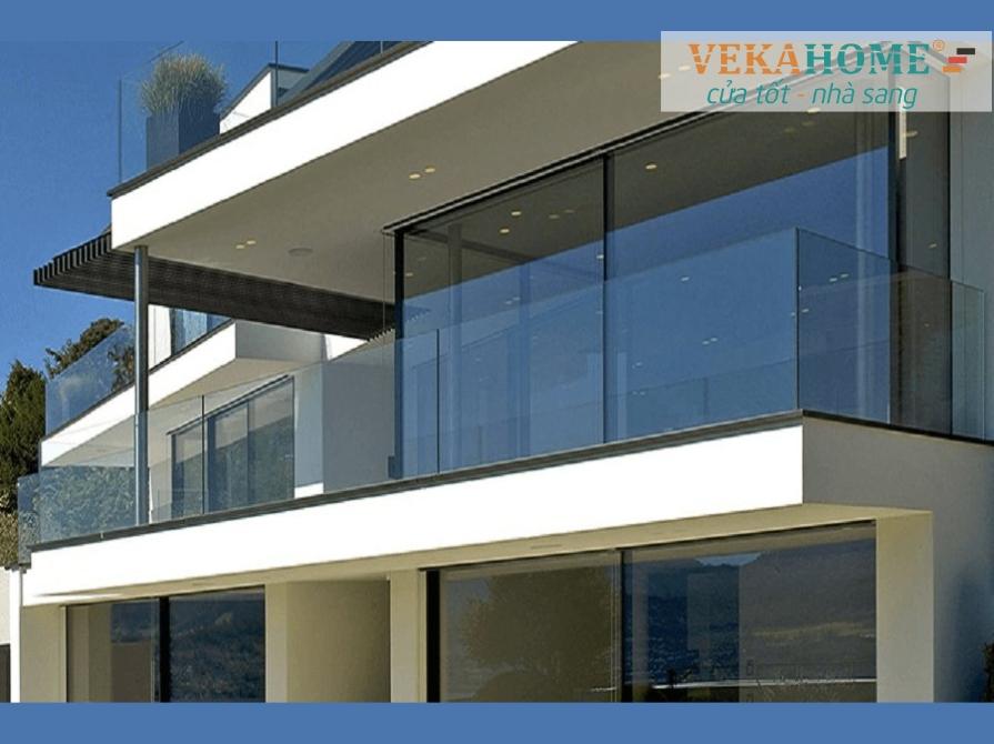 Gợi ý cho bạn mẫu lan can kính ban công đẹp