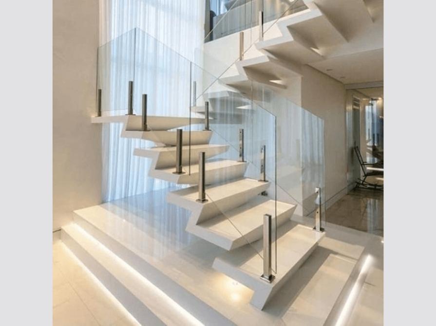 Mẫu lan can cầu thang kính đẹp phồ biến