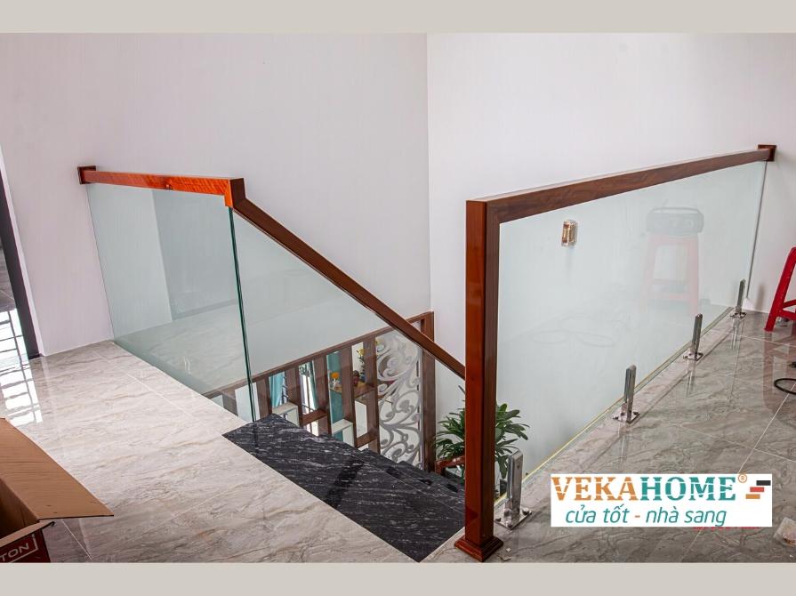 Mẫu lan can cầu thang kính cường lực đẹp