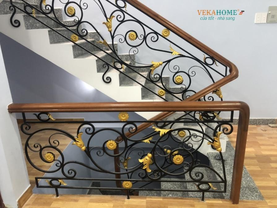 Mẫu lan can cầu thang sắt mỹ thuật đẹp đang được ưa chuộng
