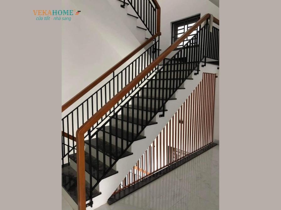 Mẫu lan can cầu thang sắt mỹ thuật đẹp đang được ưa chuộng